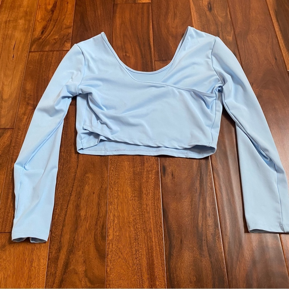 Women's Light Blue Long Sleeve Crop Top. Size Large